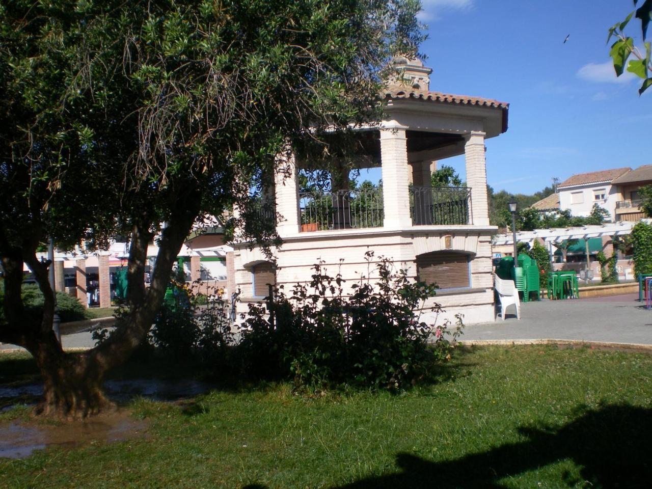 Alojamiento Los Valles Hotel Pina de Ebro Exterior photo